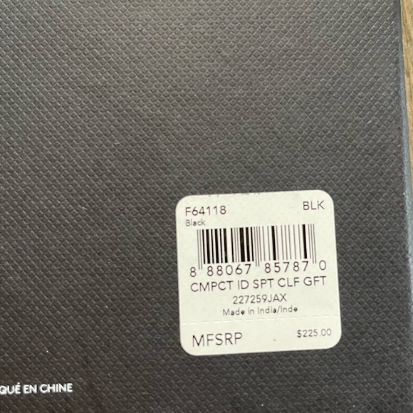 Compact wallet with snap key fob - Picture 6 of 6